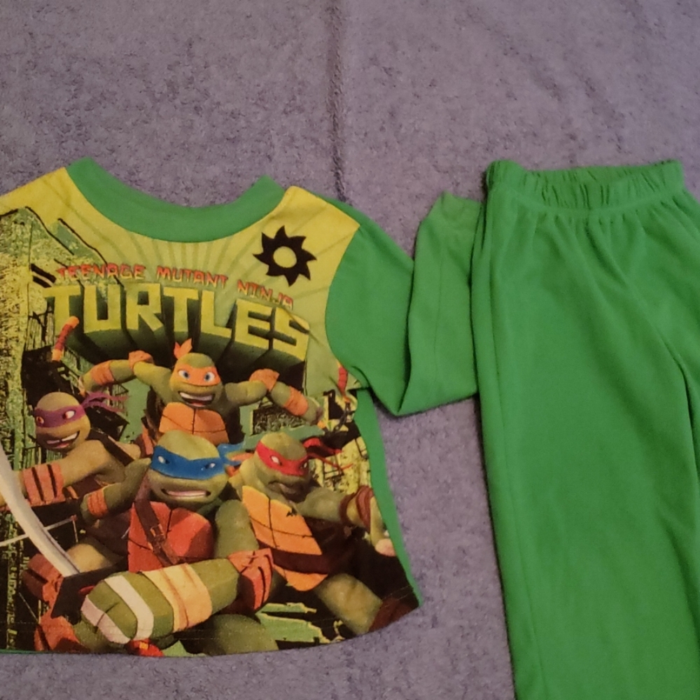 Gently loved ninja turtles pjs